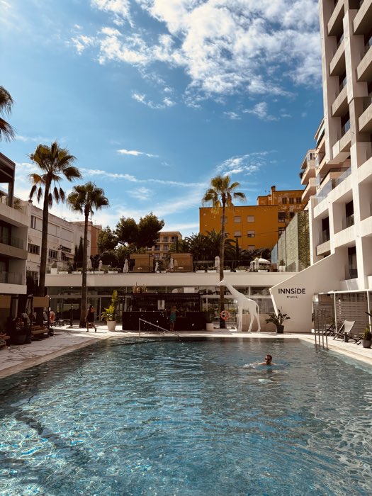 Poolbereich des Tagungshotels INNSIDE by Meliá in Palma de Mallorca
